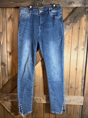 Frank Lyman Design Denim Skinny Jeans in Medium Blue with Ankle Studs